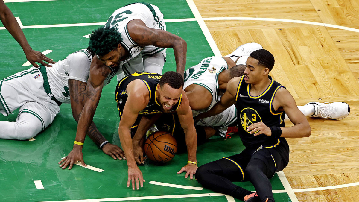Golden State Warriors guard Stephen Curry (30) and guard Jordan Poole (3) go for the ball against Boston Celtics center Al Horford (42), guard Marcus Smart (36) and center Robert Williams III.